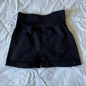 Seamless Scrunch Booty Shorts